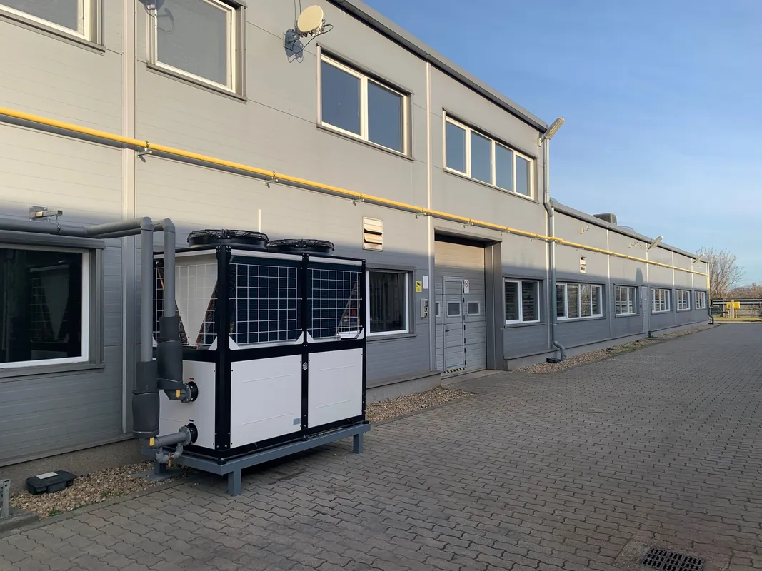 70 kW hőszivattyú – Quick 2000 Kft műhelye, Tiszavasvári